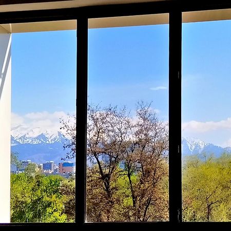 Уютная 2-Комнатная Квартира В Центре Г. Алматы Almaty Exterior foto